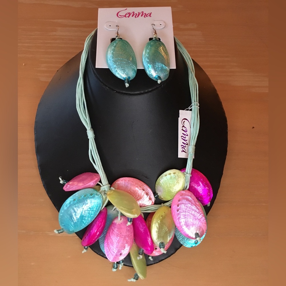 10” Handmade Natural Shell Necklace & Earrings Set